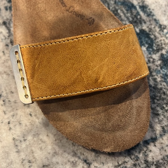 Sofft Yellow Leather Sandals - Picture 3 of 6